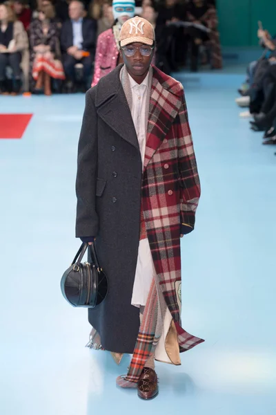 Look 49